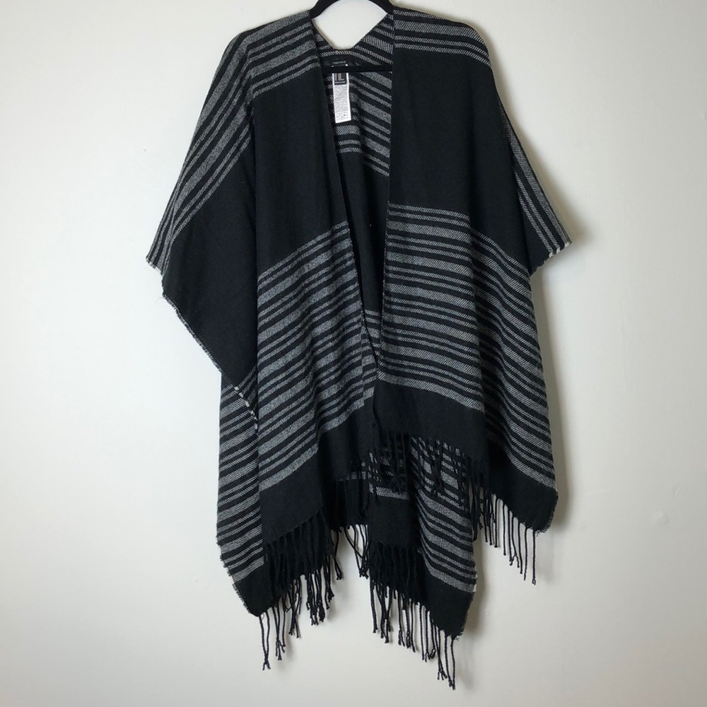 Forever 21 black and white kimono